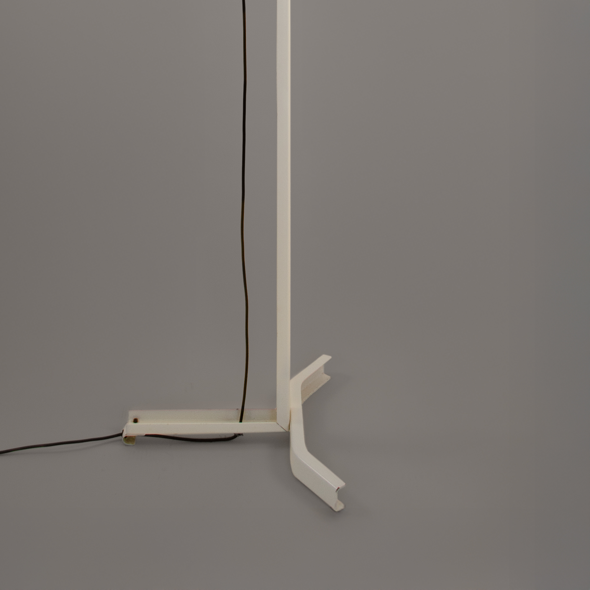 Sirio T Floor Lamp - Image 5